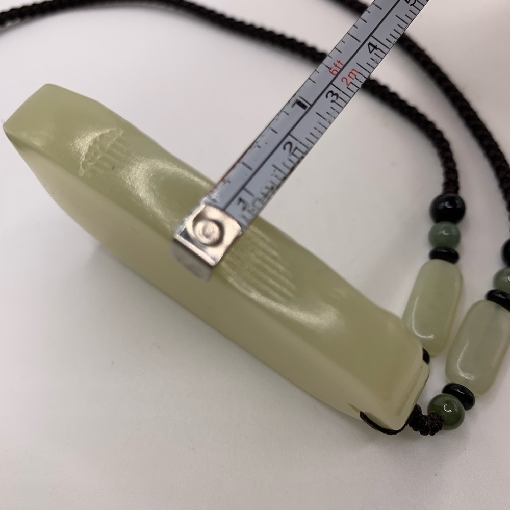 Gorgeous Hetian Jade necklace with carved deer detailing - Picture 7 of 7